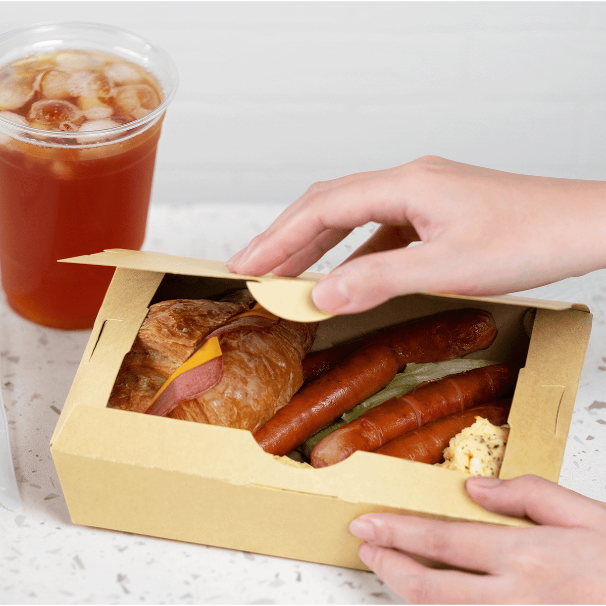 [200 ct] Paper Folding Take-Out Container | Vented Holes | 46 fl. oz | Kraft