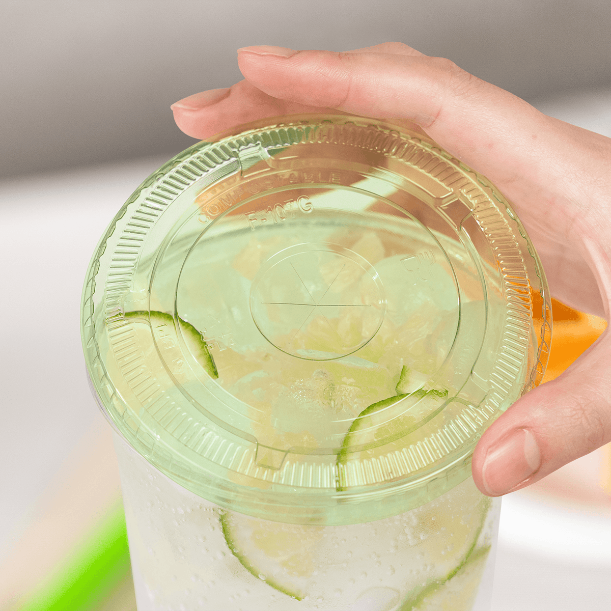 Karat Earth 107mm PLA Flat Lids for 32oz Cold Cups, Green - 500 pcs