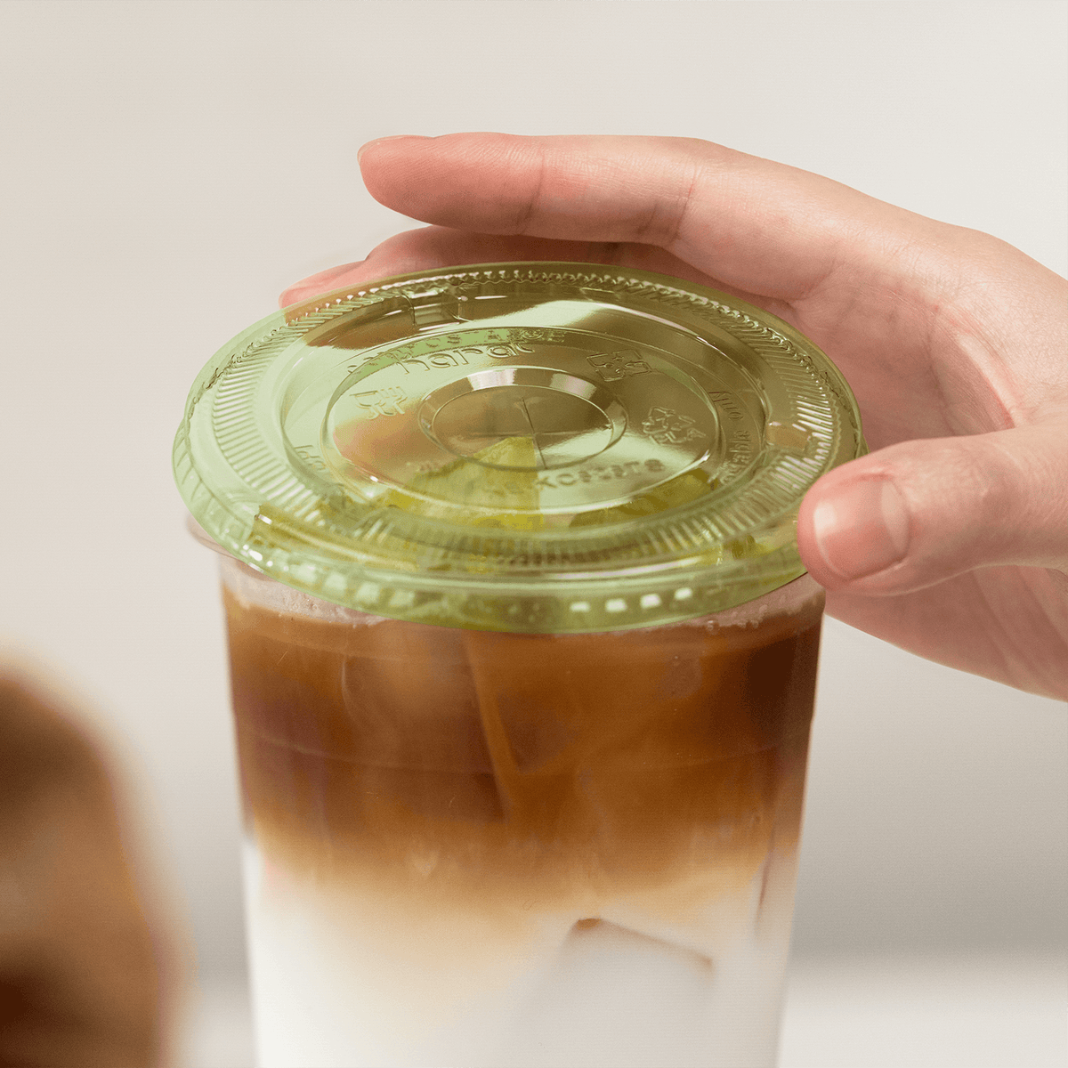 Karat Earth 98mm PLA Flat Lids for 12-24oz Cups, Green - 1,000 pcs