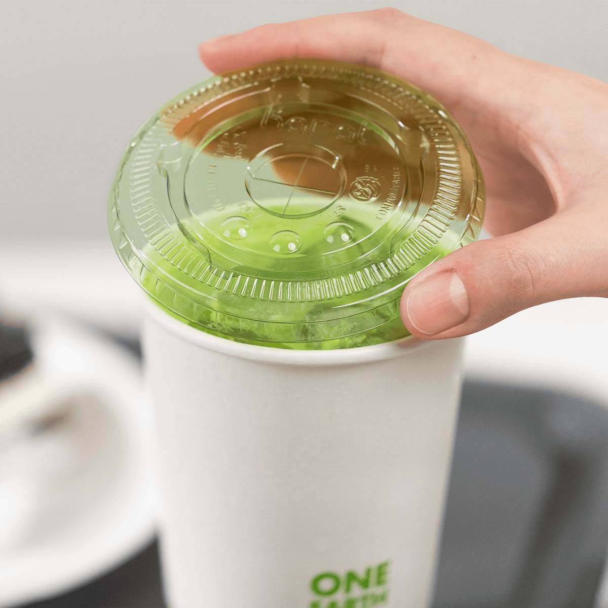Karat Earth 90mm PLA Flat Lids for 12-22oz Cold Cups, Green - 1,000 pcs